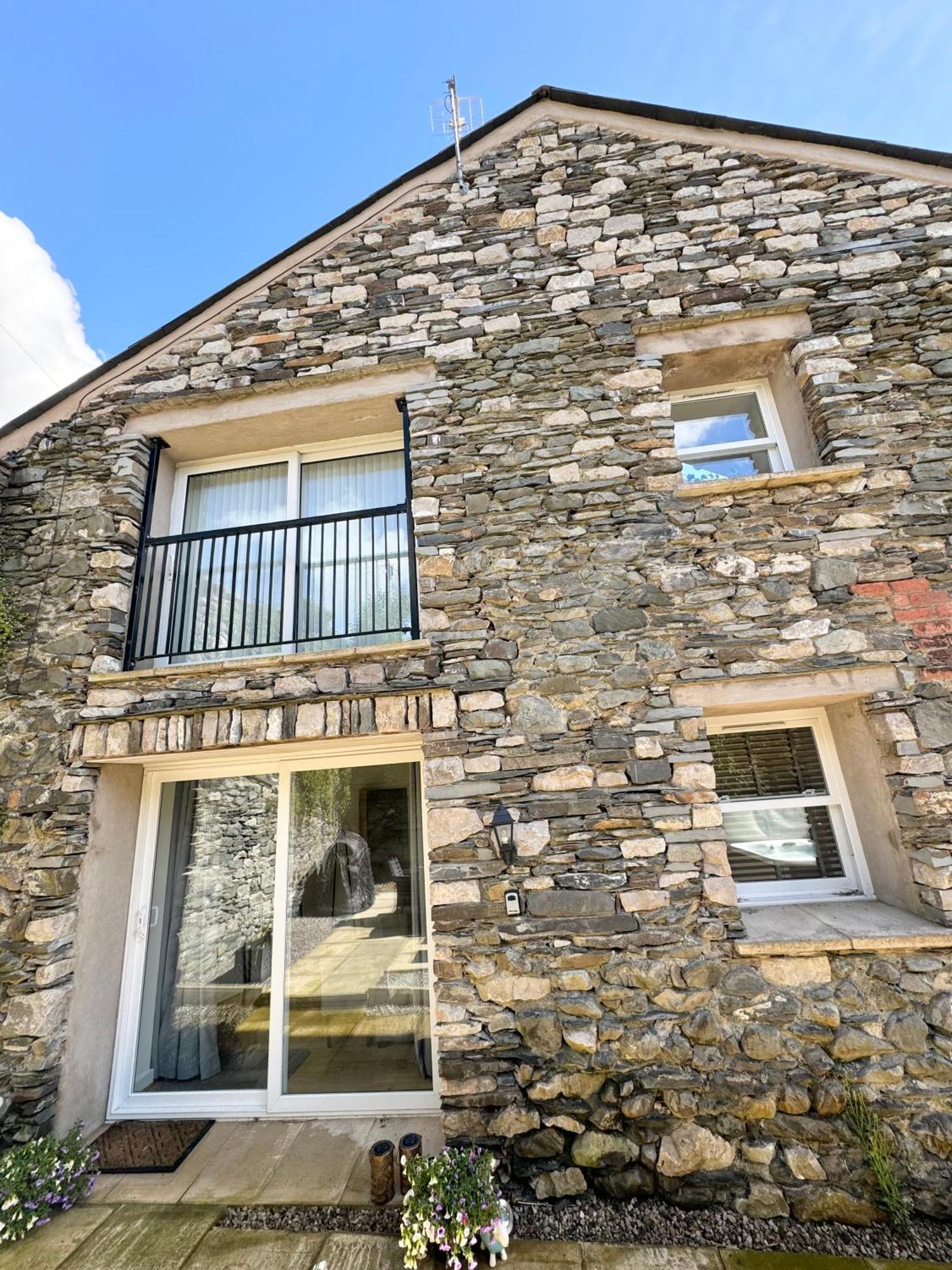 Aparthotel The Barn In The Courtyard Ulverston Exterior foto